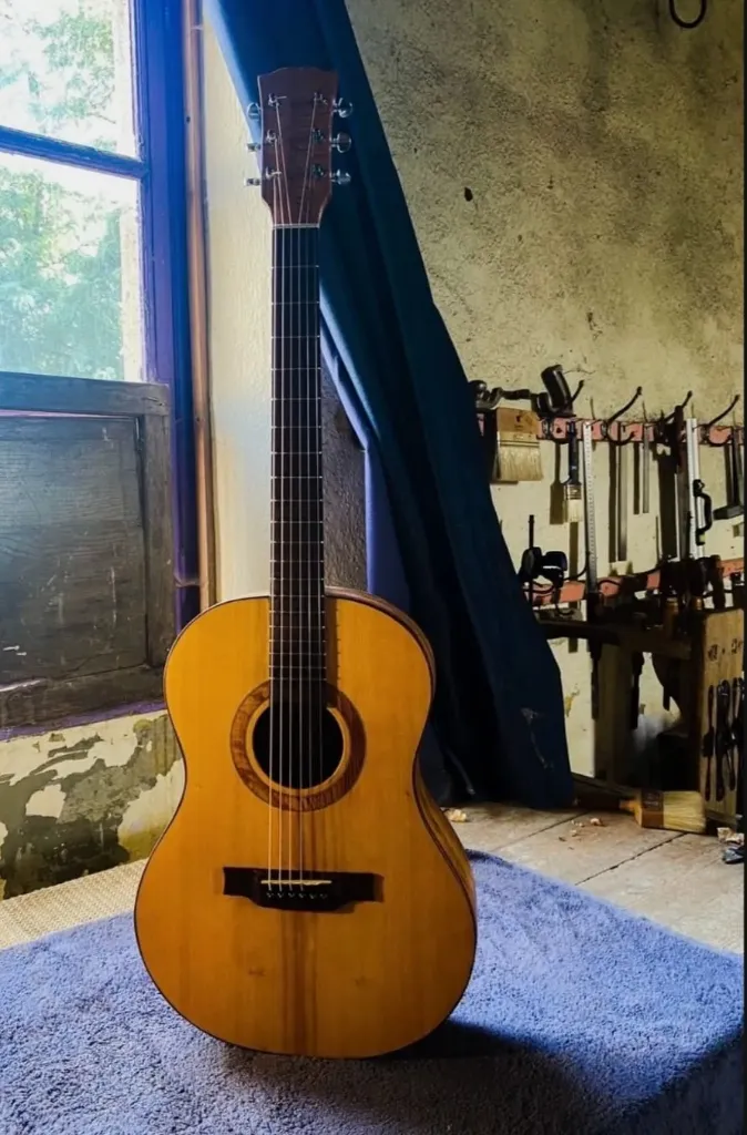 Handmade Small Body (concertmodel) acoustic guitar